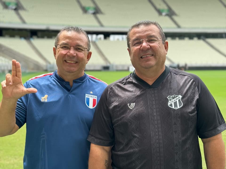 Marcos (esquerda) e Fernando (direita) torcem para Fortaleza e Ceará, respectivamente (Foto: Lucas Silva)