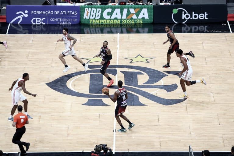Flamengo e Franca no Maracanãzinho durante partida da temporada regular do NBB (Foto: Gilvan de Souza / CRF)
