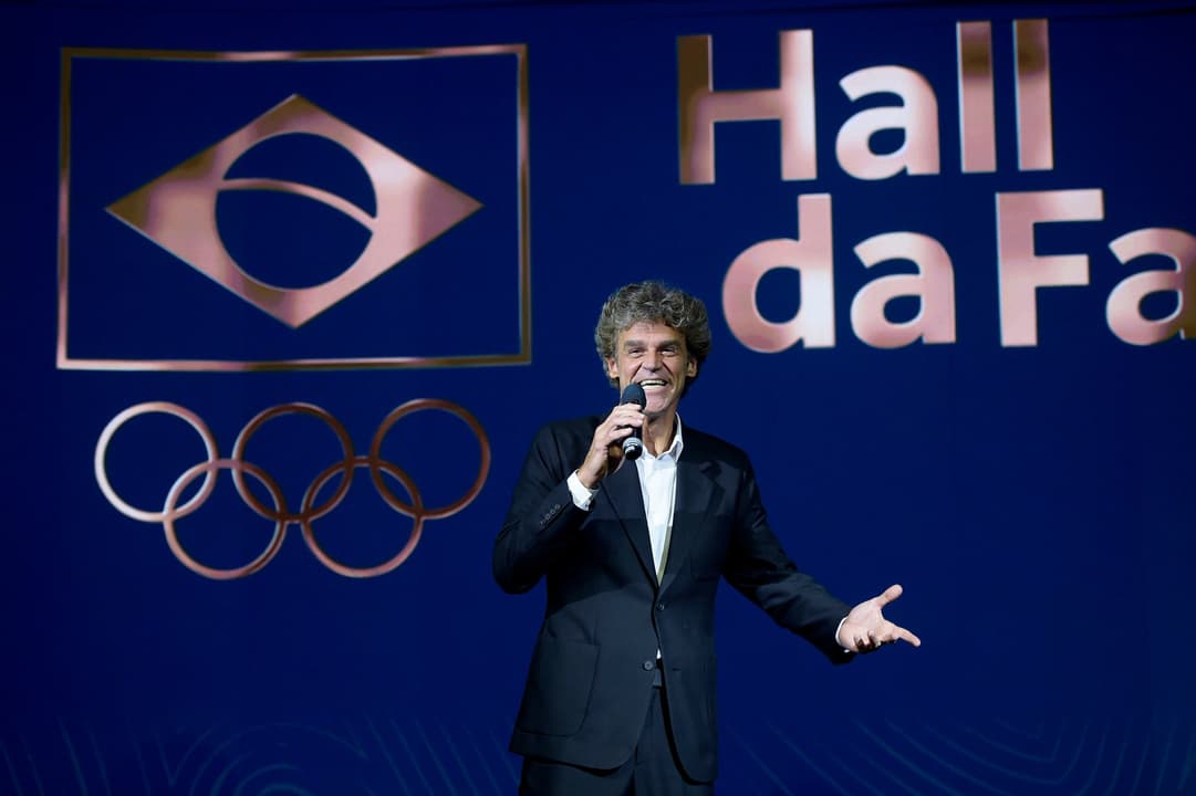 Guga Kuerten discursa no Hall da Fama do COB (Alexandre Loureiro/COB)