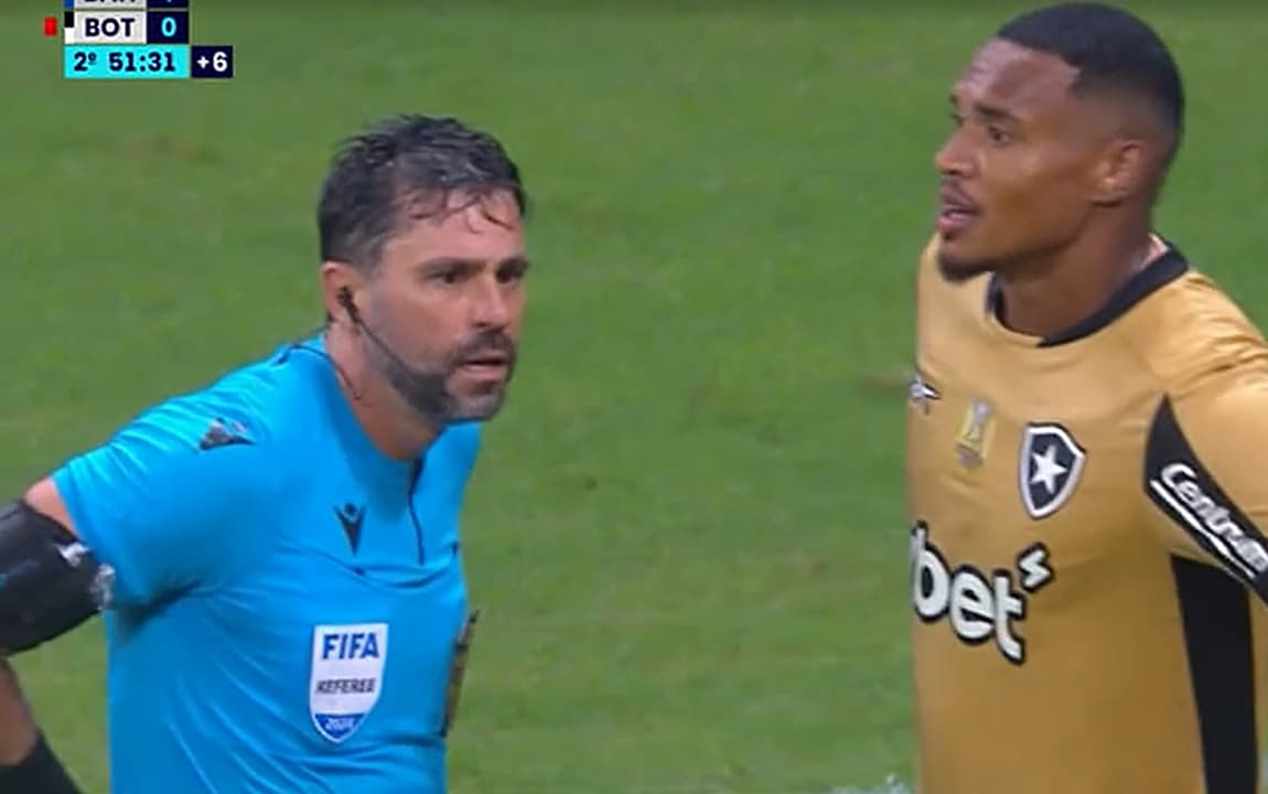 John após lance polêmico contra o Bahia Foto: Reprodução Premiere