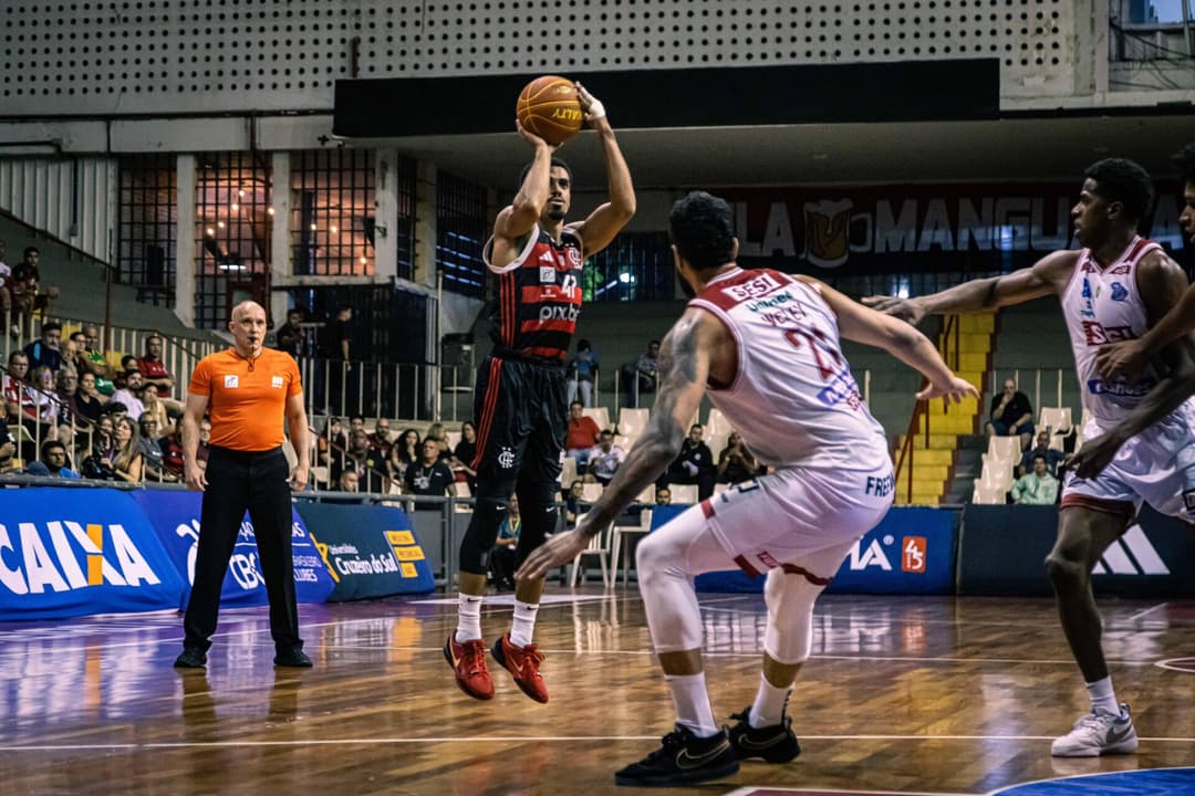 Flamengo e Franca se enfrentaram, nesta quinta-feira (29), pelas semifinais do NBB (Foto: Hermes de Paula/CRF)