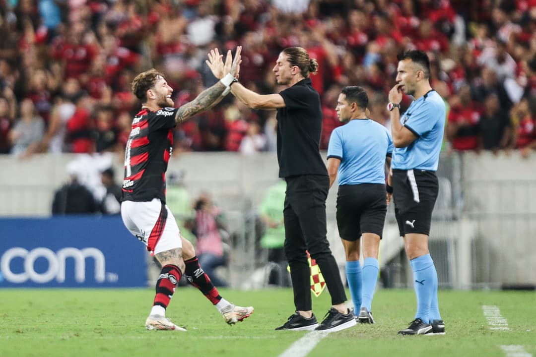 Léo Pereira comemorando gol do Flamengo com Filipe Luís (Foto: Divulgação/Flamengo)