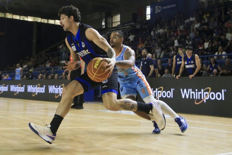 Pinheiros eliminou o UniFacisa, neste domingo (4), pelas oitavas de final do NBB (Foto: Divulgação/NBB)
