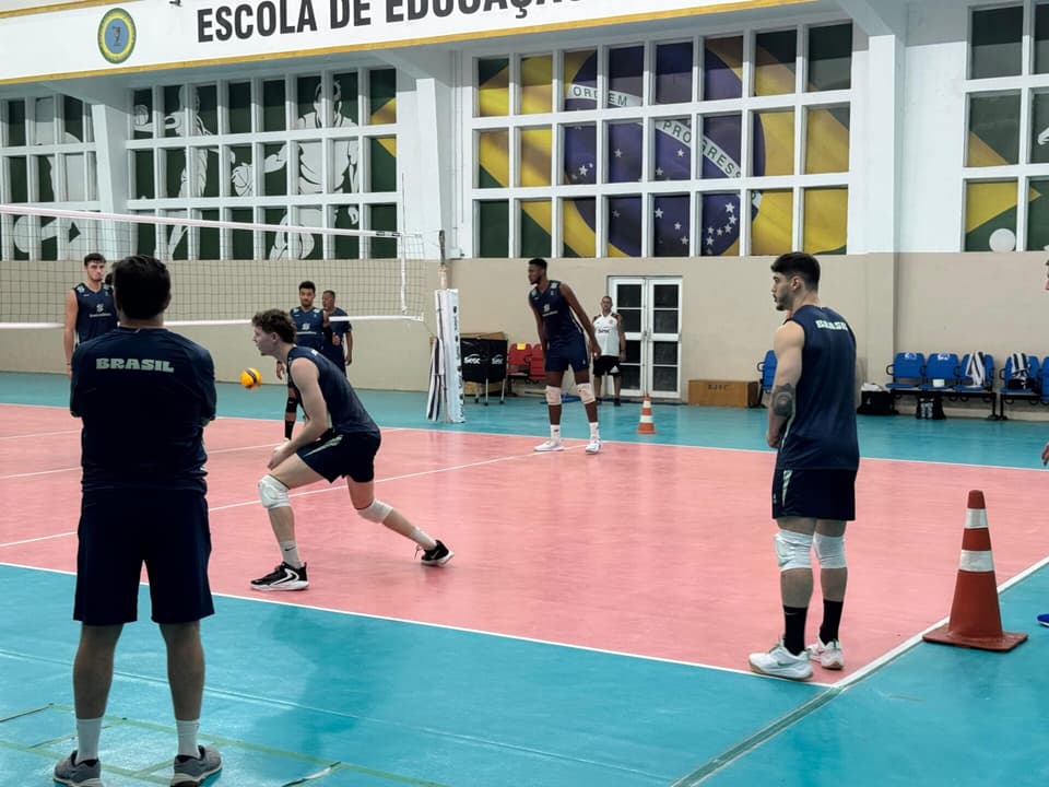 Seleção Masculina de Vôlei em treino na Escola de Esducação Física do Exército, no Rio de Janeiro (Foto: Kauhan Fiaux / Lance!)
