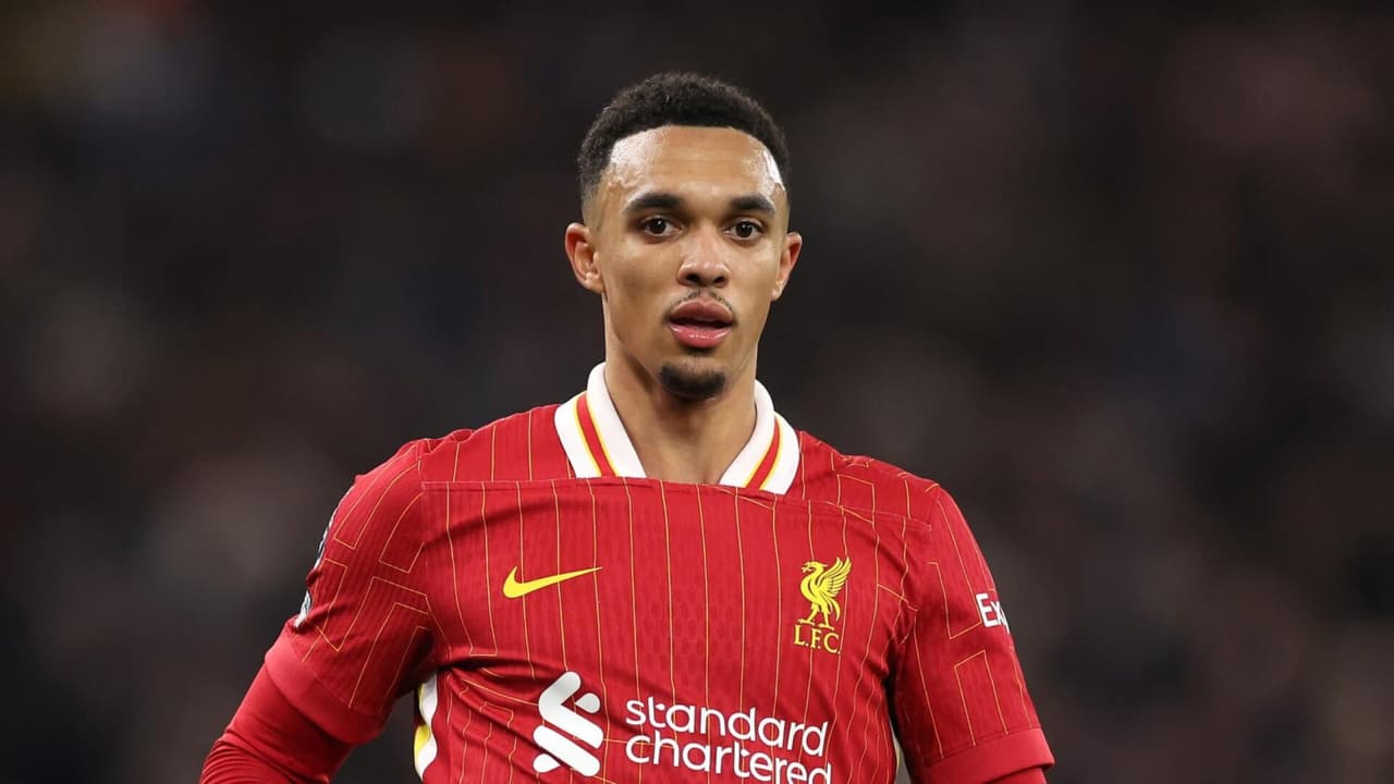 Alexander-Arnold com a camisa do Liverpool