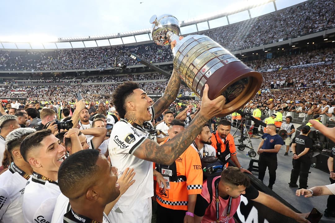 Igor Jesus deixará o Botafogo para defender o Nottingham Forest (Foto: Thiago Ribeiro/AGIF)