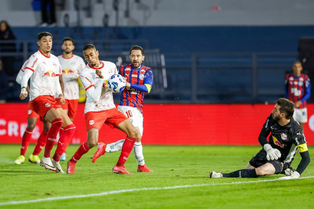 Momento do gol contra de Guilherme Lopes (Foto: Rafael Rodrigues / EC Bahia)