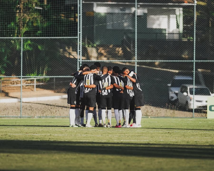 Time sub-20 do Atlético-MG (Foto: Luis Amaral/Atlético)
