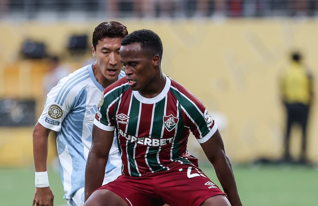 Arias sentiu dores após o confronto (Foto: Marcelo Gonçalves/Fluminense FC)