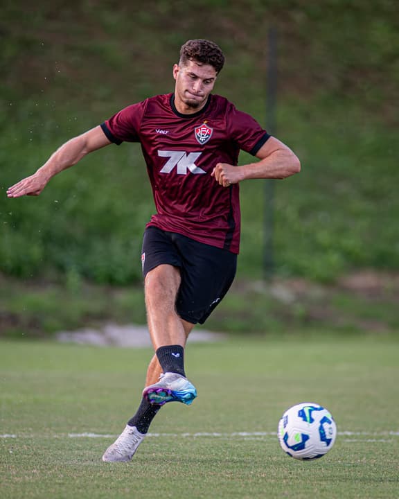 Rúben Rodrigues em treino do Vitória (Foto: Victor Ferreira / EC Vitória)