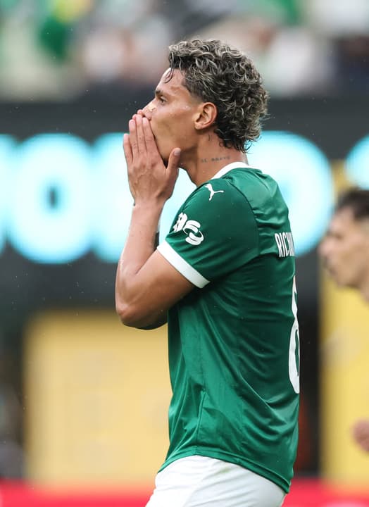 Richard Ríos em Palmeiras x Porto pelo Mundial de Clubes (Foto: CHARLY TRIBALLEAU / AFP)