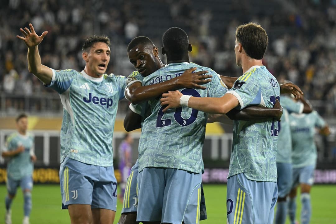 Kolo Muani comemora gol marcado pela Juventus contra o Al Ain no Mundial