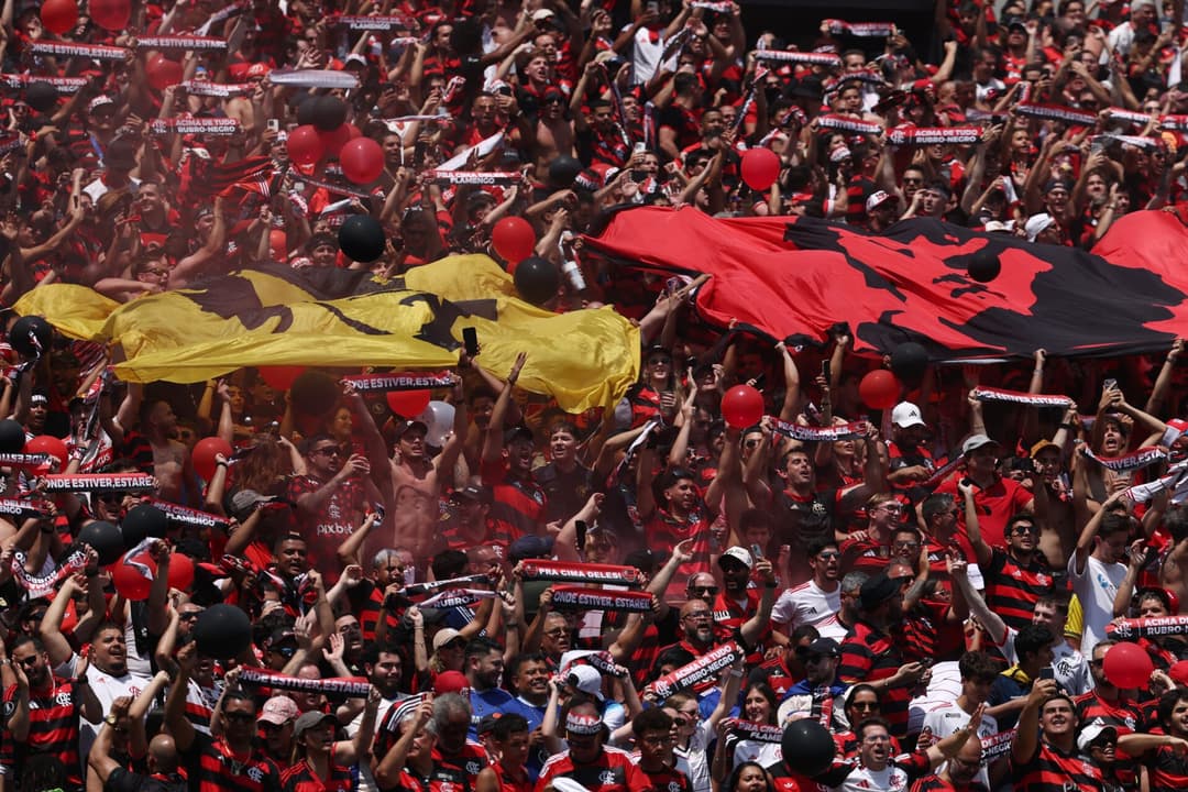 Torcedores do Flamengo na entrada do time para duelo com o Chelsea no Mundial