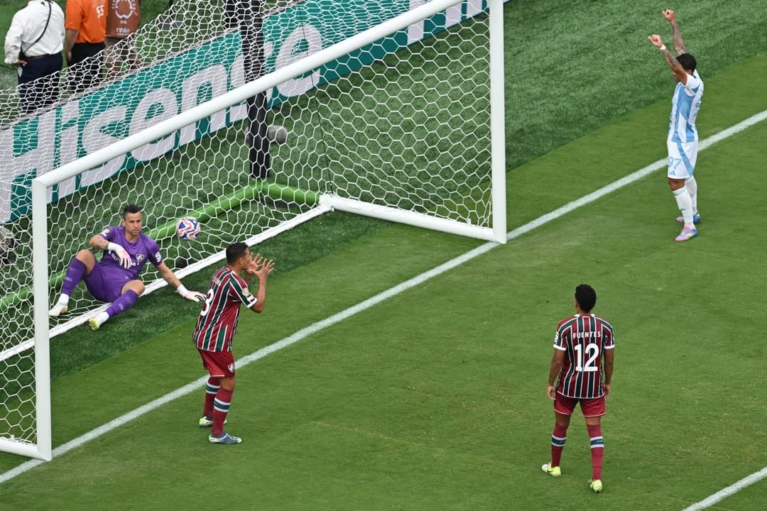 Fluminense leva gol do Ulsan (Foto: ANGELA WEISS / AFP)