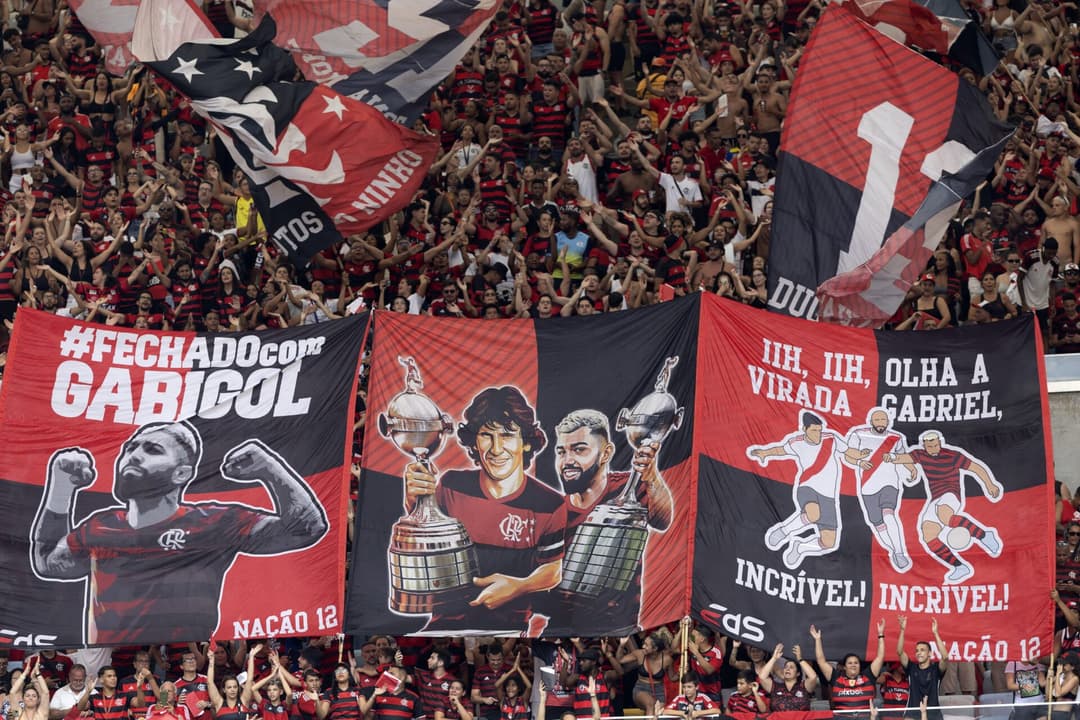 Homenagens a Gabigol em partida contra o Vitória (Foto: Andre Mourao/AGIF)