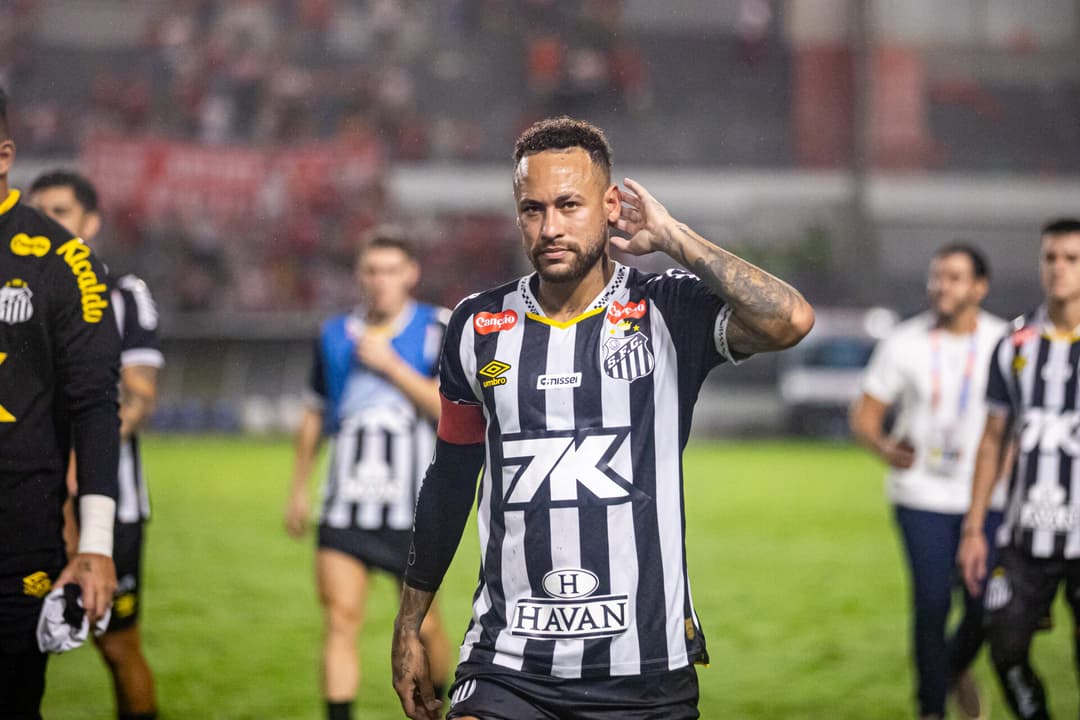 Neymar sofreu duas lesões na posterior da coxa esquerda desde o retorno ao Santos. (Foto: Itawi Albuquerque/AGIF)