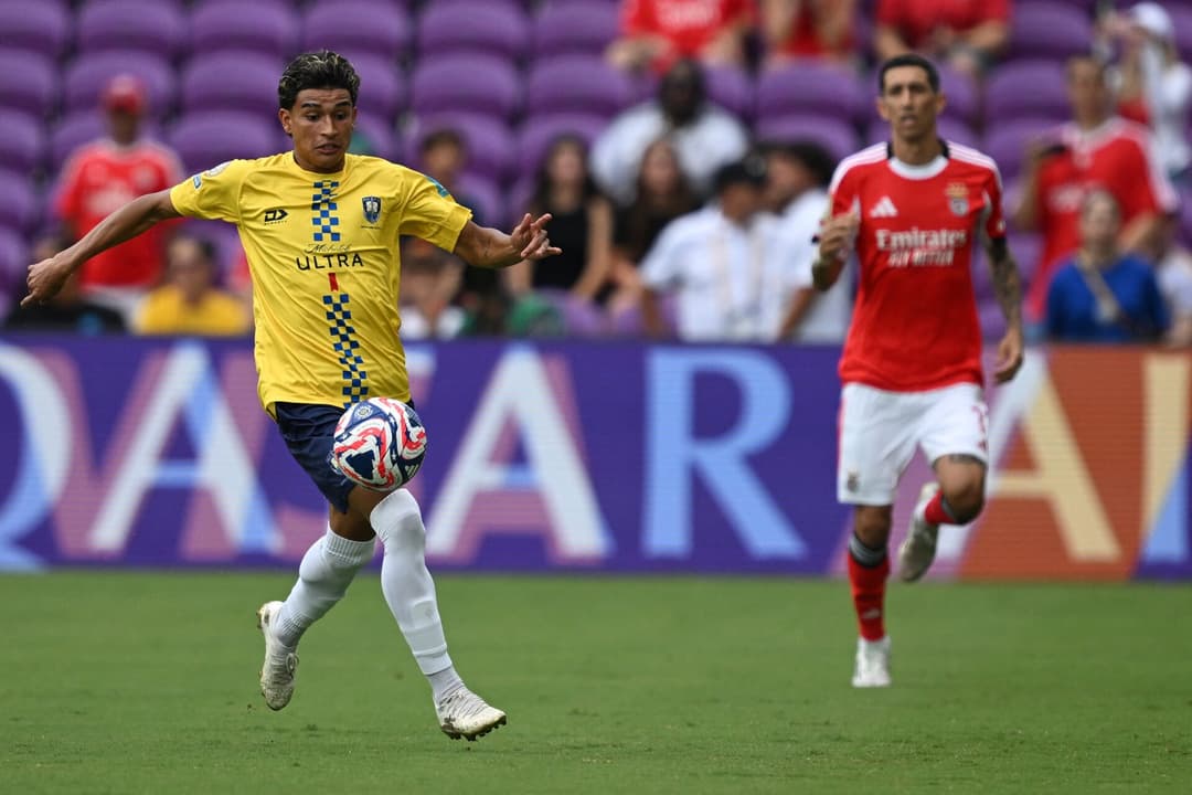 Auckland City em ação contra o Benfica, em jogo válido pela segunda rodada do Grupo C, do Mundial de Clubes (Foto: Federico Parra/AFP)