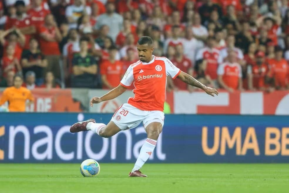 Clayton Sampaio, zagueiro do Internacional
