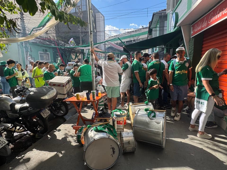 Torcida do Palmeiras nos arredores do Allianz Parque