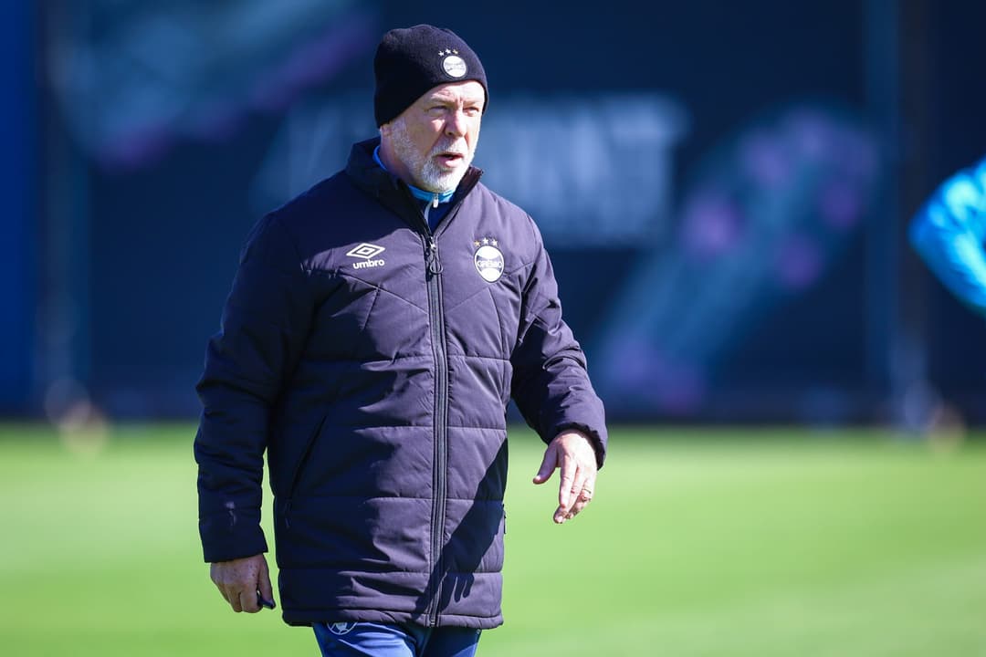 Mano Menezes em treinamento do Grêmio. (Foto: Lucas Uebel/Grêmio FBPA)