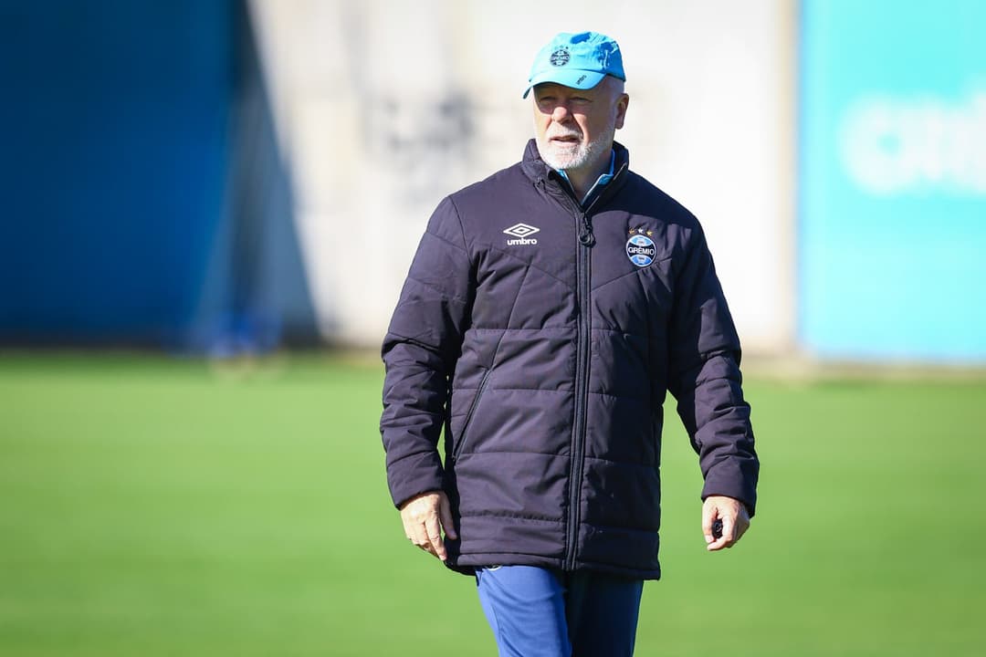 Mano Menezes em treinamento do Grêmio. (Foto: Lucas Uebel/Grêmio FBPA)