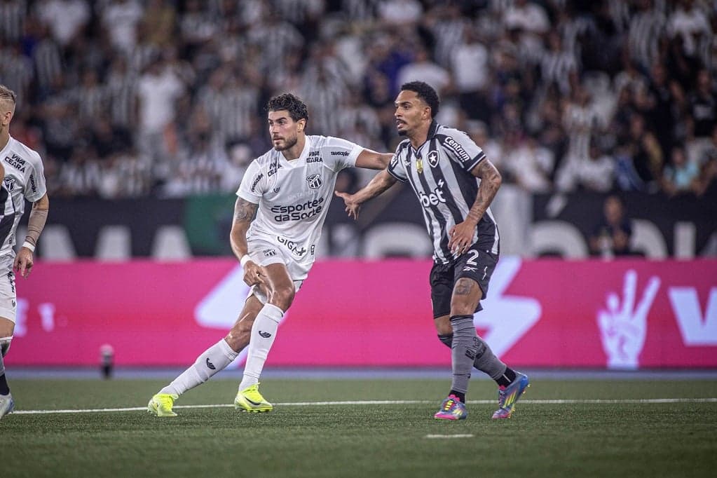 Pedro Raul na partida entre Botafogo e Ceará, pelo Brasileirão 2025 (Foto: Felipe Santos/Ceará SC)