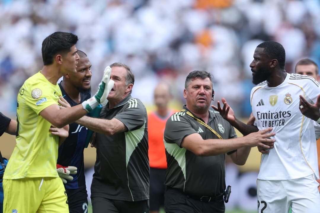Rudiger conversa com atletas do Pachuca após acusar Cabral de racismo no Mundial