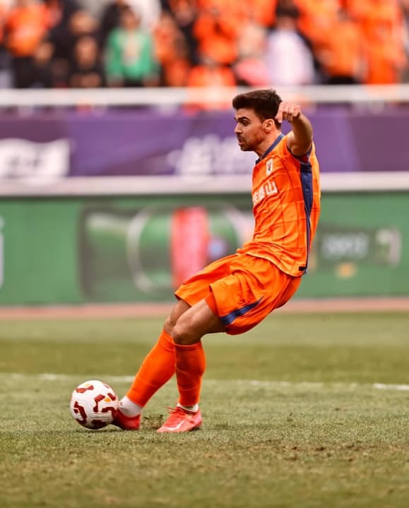 Zeca em ação pelo Shandong Taishan (Foto: redes sociais)