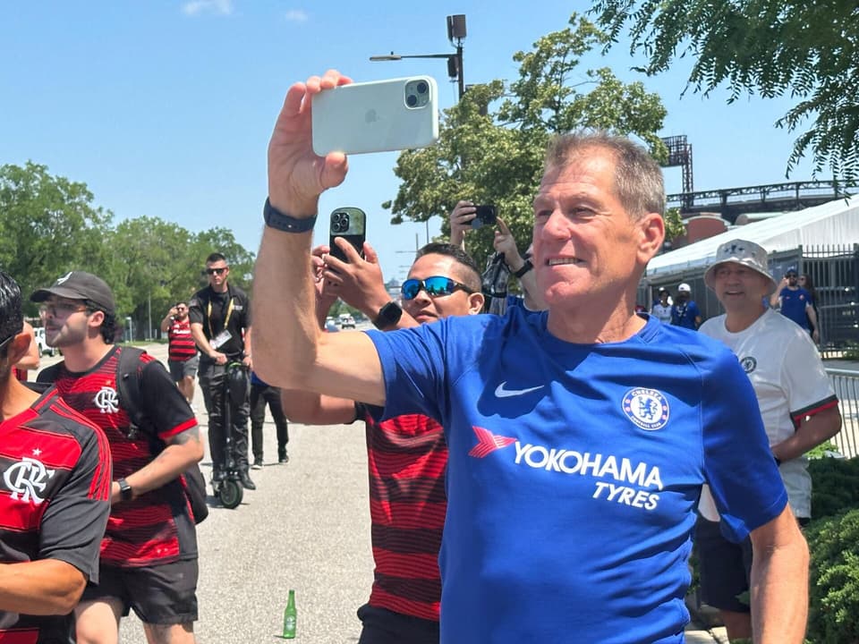 Torcedor do Chelsea filma festa da torcida do Flamengo no Mundial