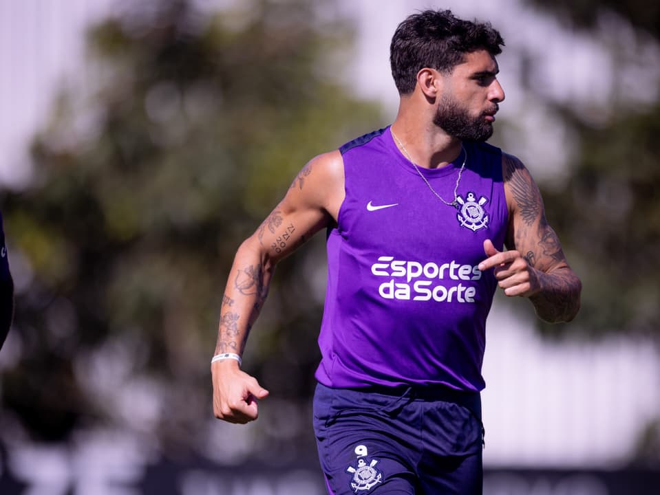 Yuri Alberto treina com o elenco do Corinthians