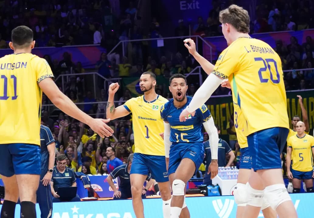 Brasil enfrentando a Eslovênia pela VNL 2025 no Maracanãzinho (Foto: Mauricio Val/FV Imagem/CBV)