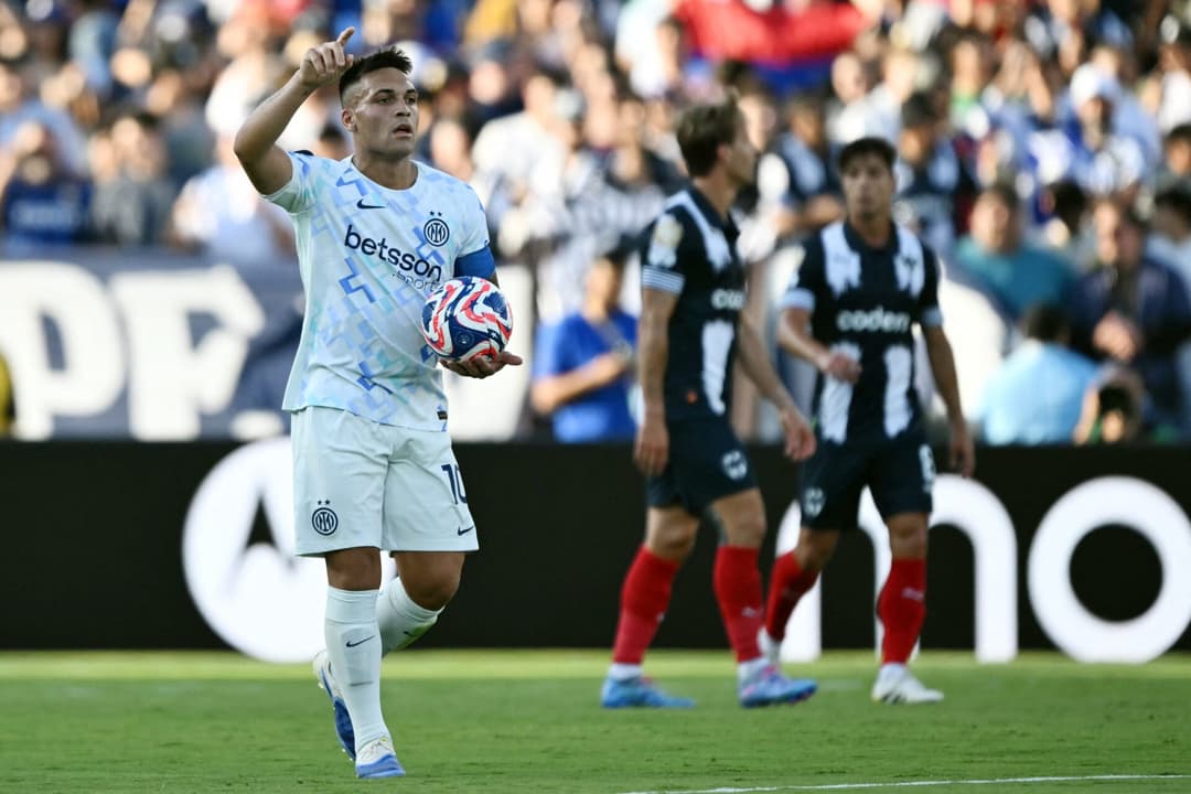 Lautaro Martínez comemora gol de empate da Inter de Milão com o Monterrey