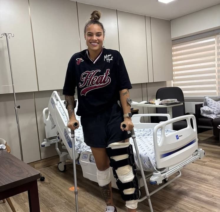 Natascha, goleira do Palmeiras, após cirurgia no joelho. (Foto: Reprodução)