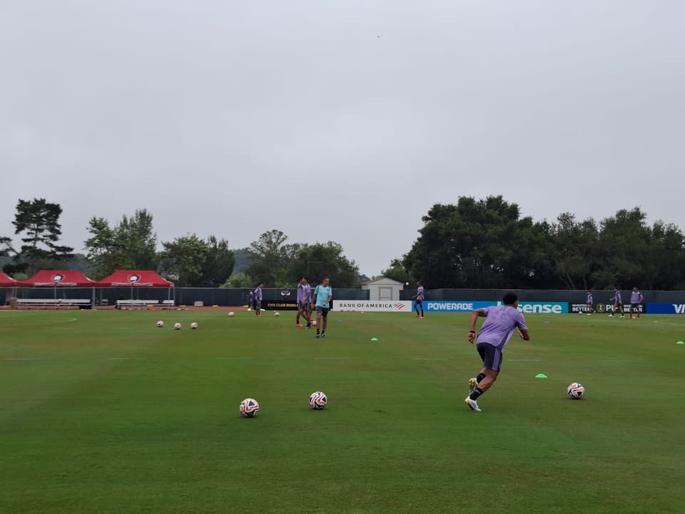 Renato Paiva comandou treino de ataque contra defesa no Botafogo