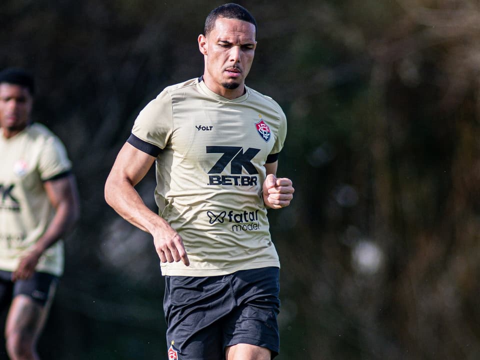 Neris em treino do Vitória no Uruguai (Foto: Victor Ferreira / EC Vitória)