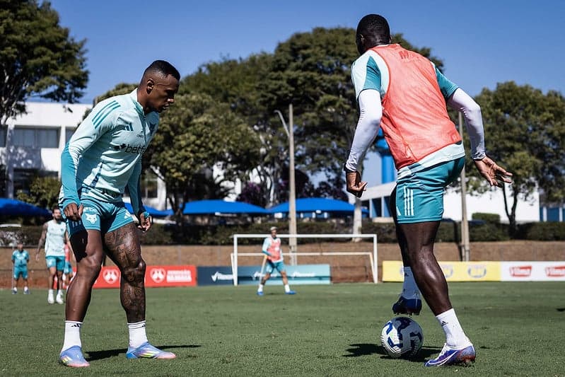 Treino do Cruzeiro na Toca da Raposa (Foto: Gustavo Aleixo/Cruzeiro)