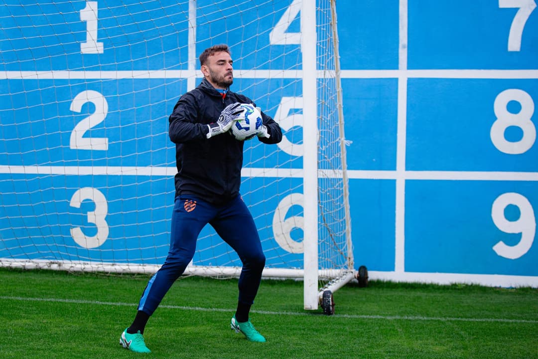 Gabriel treina pelo Sport em Porto Alegre (Foto: Paulo Paiva/ Sport Recife)