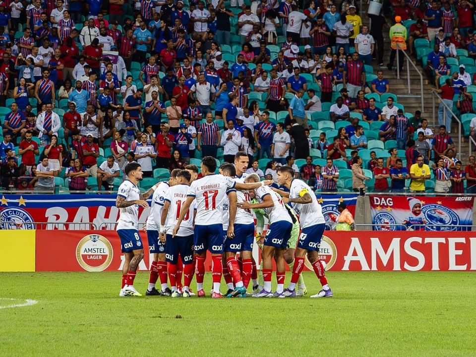 Jogadores do Bahia no gramado da Arena Fonte Nova (Foto: Letícia Martins/EC Bahia)