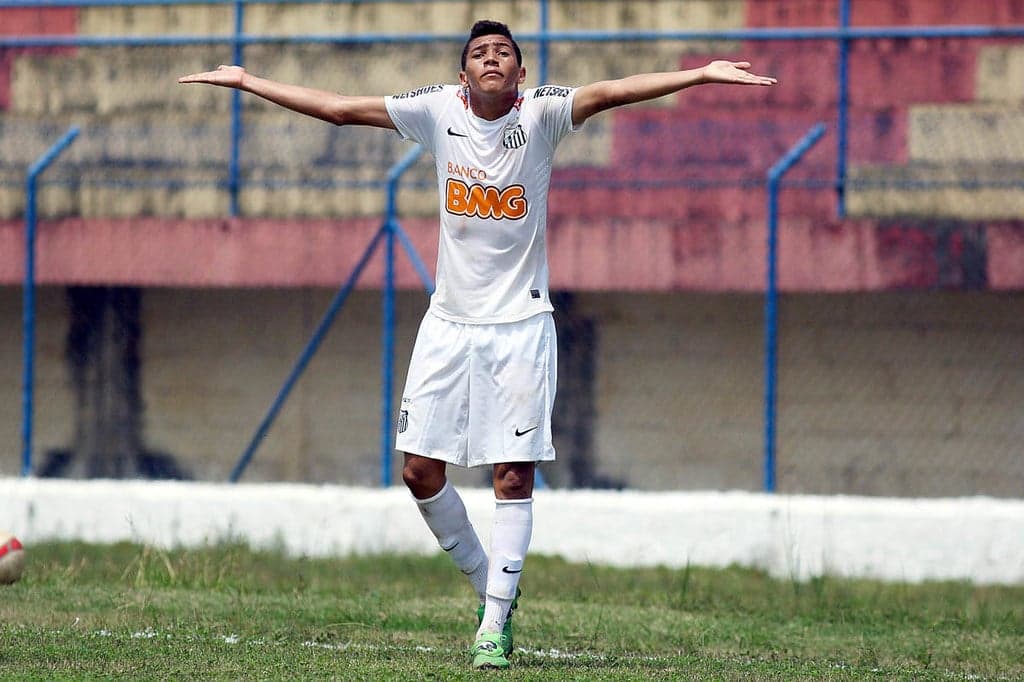 Carlos Vinícius passou pela base do Santos (Foto: Pedro Ernesto Guerra Azevedo/Divulgação Santos FC)