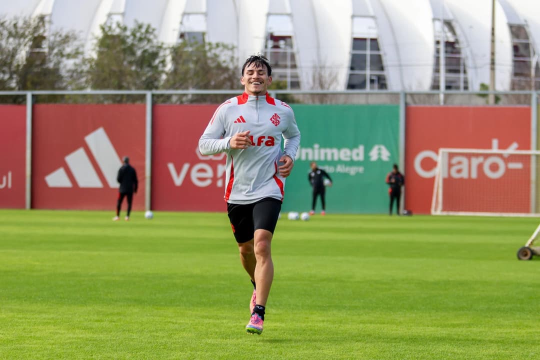 Bernabei, lateral-esquerdo do Internacional, em treino no CT Parque Gigante