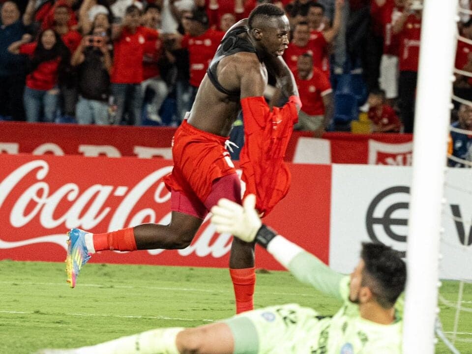 Garcés comemora segundo gol do América de Cali contra o Bahia (Foto: divulgação / América de Cali)