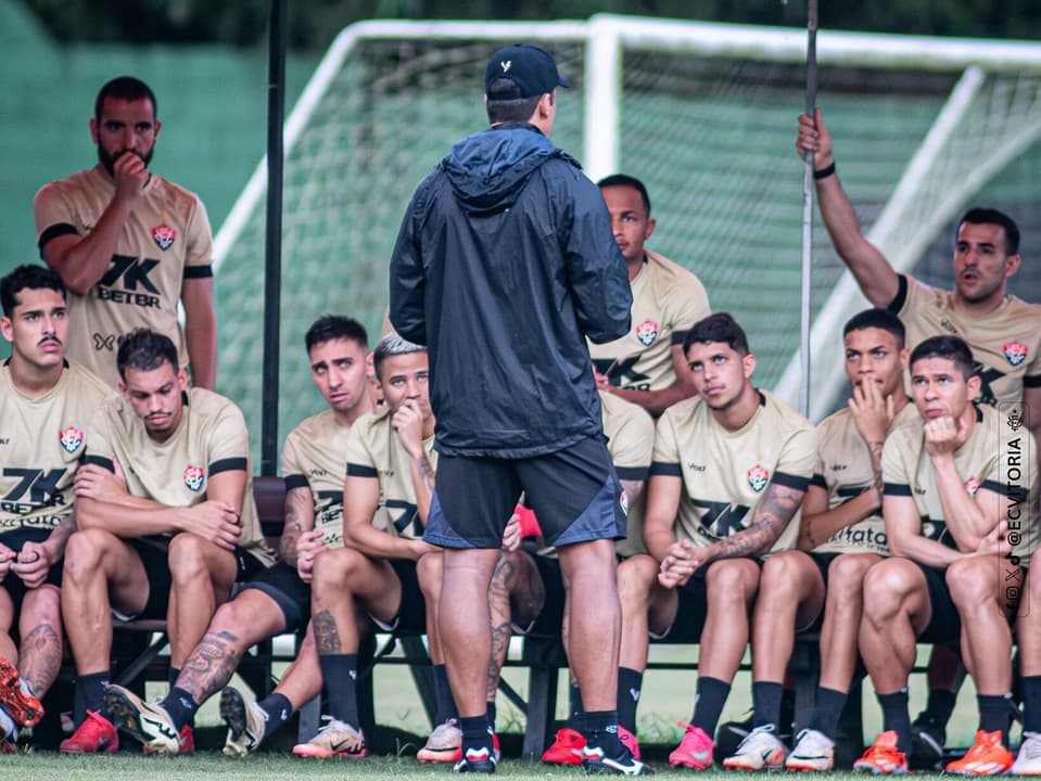Thiago Carpini comanda treino do Vitória no Barradão Foto: Victor Ferreira / EC Vitória