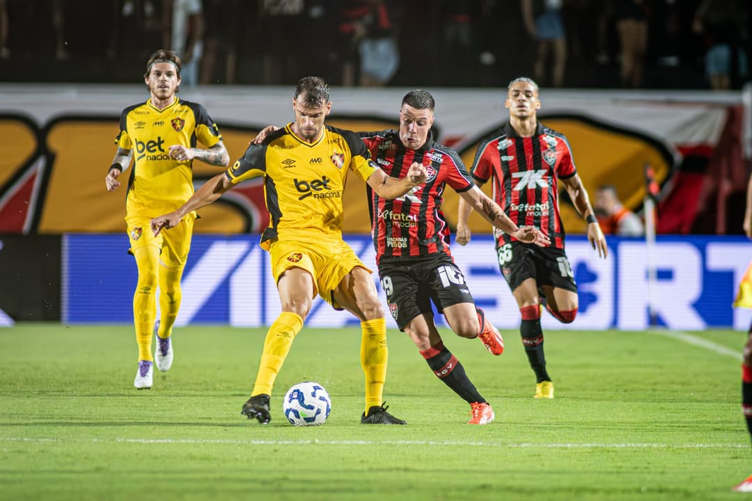 Kayzer em ação contra o Sport (Foto: Victor Ferreira / EC Vitória)