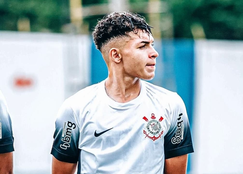 Julinho está de saída do Corinthians (Foto: Wanderson Oliveira)