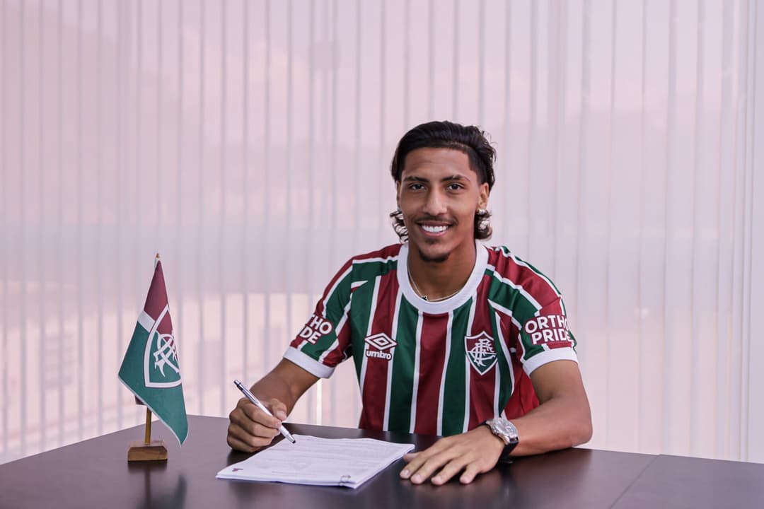 Arthur Henrique renova contrato com Fluminense. (Foto: Leonardo Brasil/FFC)