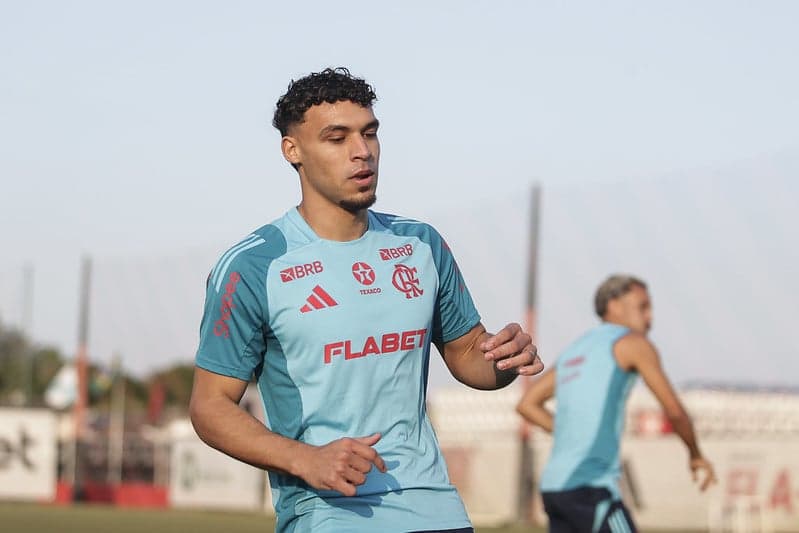 Victor Hugo em treino do Flamengo