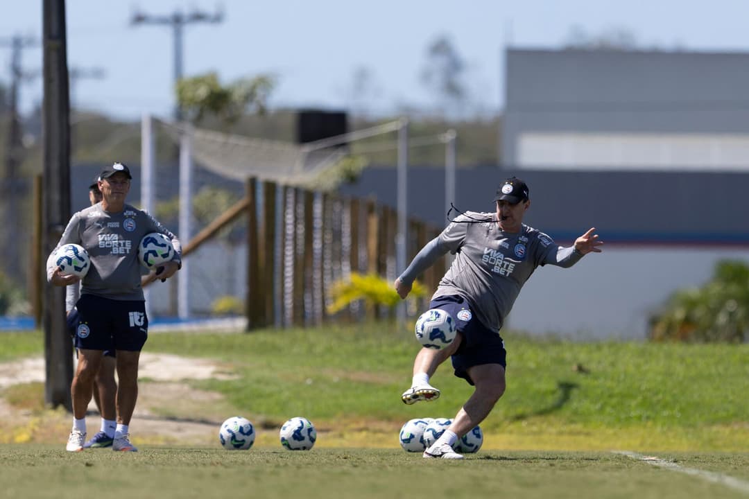 Rogério Ceni em ação no treino do Bahia (Foto: Rafael Rodrigues/ECB)