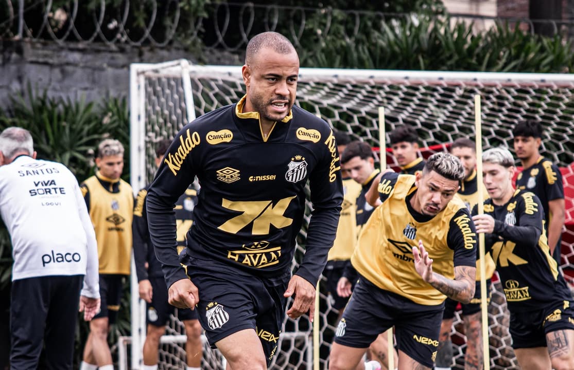 Mayke deve começar entre os titulares (Foto: Raul Baretta/ Santos FC)