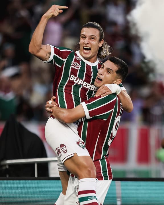 Canobbio e Serna comemoram gol em Fluminense x Fortaleza