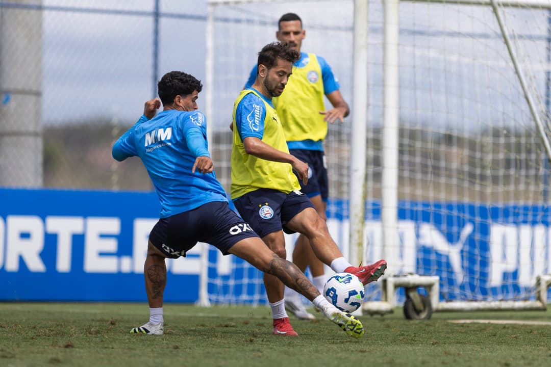 Everton Ribeiro e Cauly em treino do Bahia (Foto: Rafael Rodrigues / EC Bahia)
